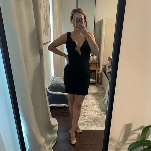 Elegant Black Studded Women's Body con Cleavage Dress - Picture 8 of 16